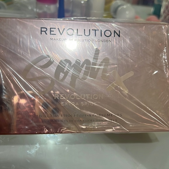 Brand new Makeup Revolution Soph X Extra Spice - Picture 2 of 3